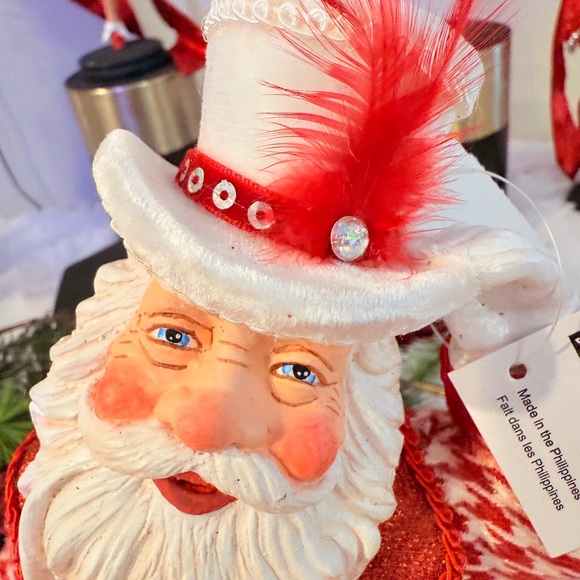 Katherine’s Collection Cabrera Dancing Santa - Picture 3 of 7